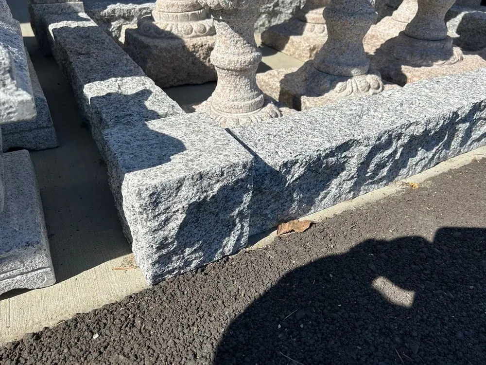 Curbing corner without cone finial