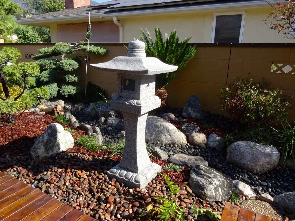 Hokkeji in garden of John N in Pasadena