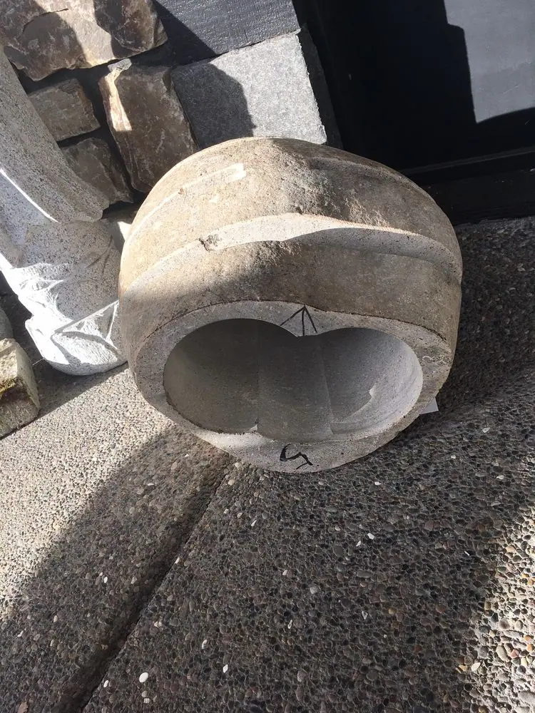 Bottom view of the hollow core.