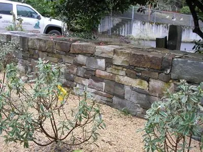 Drystack style wall by Bosworth Landscape