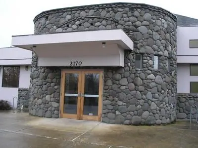 Santiam Entryway